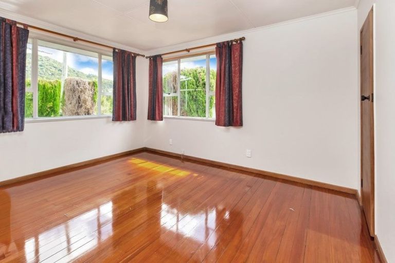 Photo of property in 5 Tuatara Drive, Te Kamo, Whangarei, 0112