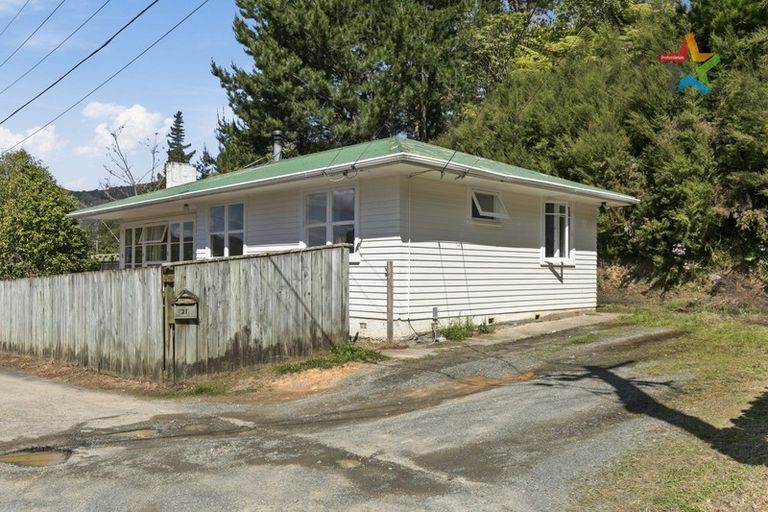 Photo of property in 21 Shackleton Grove, Stokes Valley, Lower Hutt, 5019