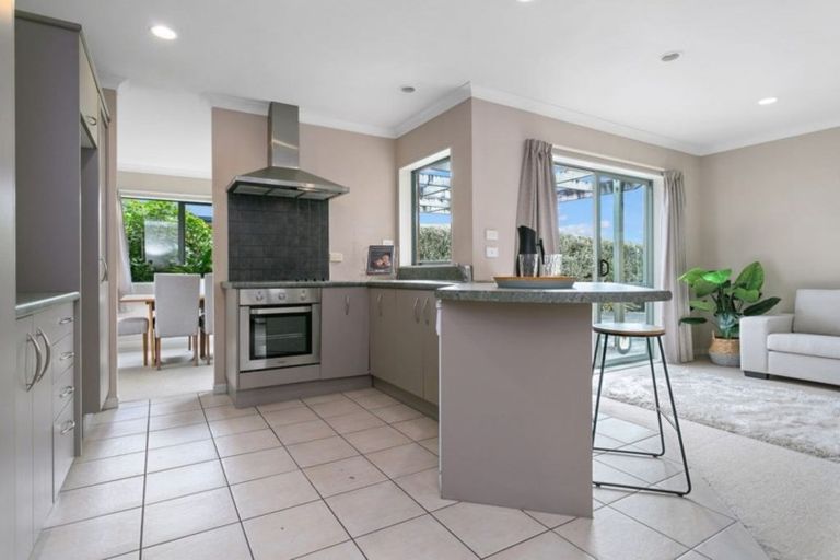 Photo of property in 2/10 Hannon Road, Cambridge, 3434