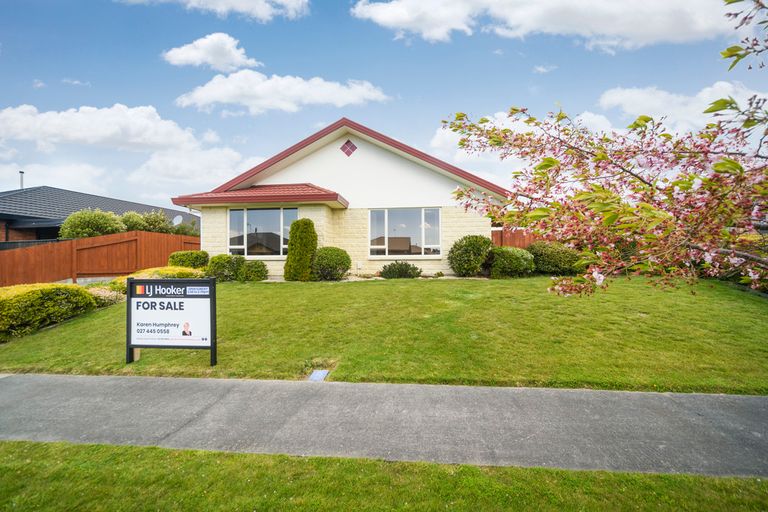 Photo of property in 22 Meridian Grove, Kelvin Grove, Palmerston North, 4414