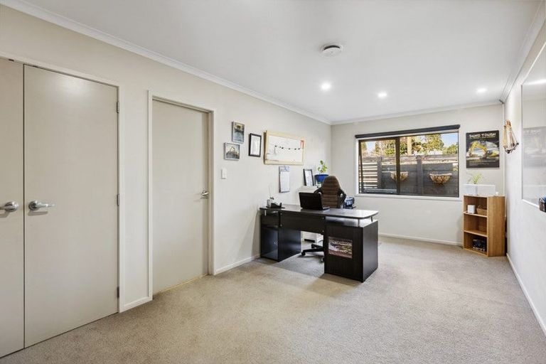 Photo of property in 21b Heta Road, Highlands Park, New Plymouth, 4312