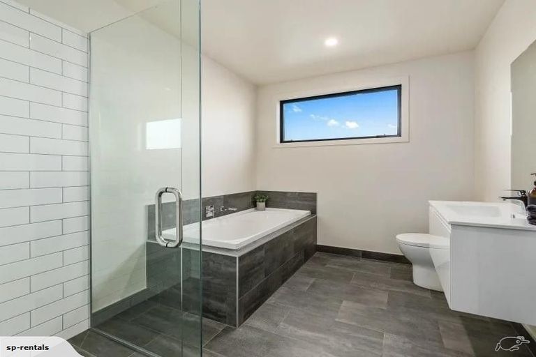 Photo of property in 9 Huxley Place, Lake Hayes, Queenstown, 9304
