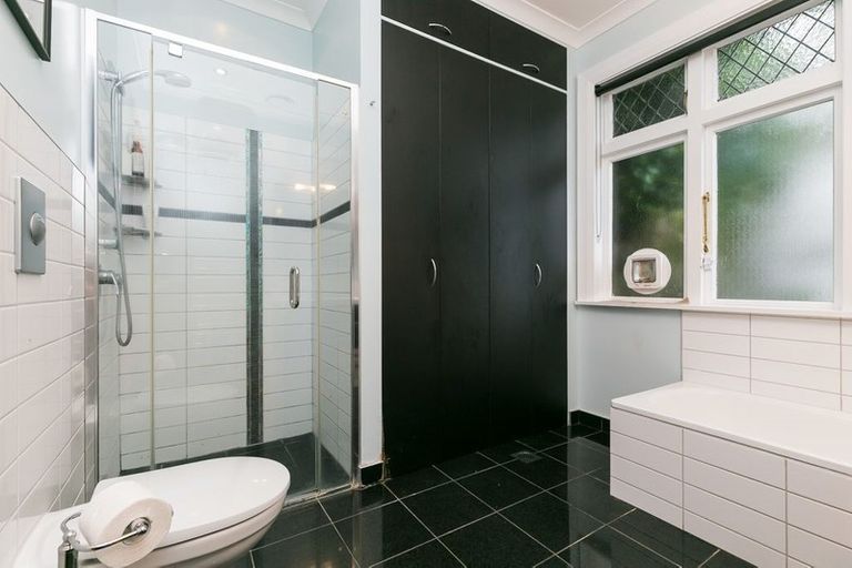 Photo of property in 105 Mortimer Terrace, Brooklyn, Wellington, 6021