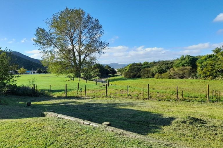 Photo of property in 235 Waikawa Road, Waikawa, Picton, 7220