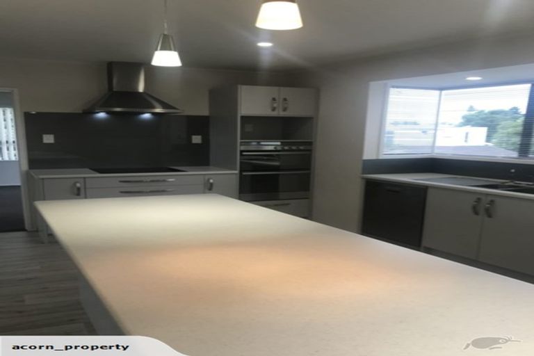 Photo of property in 83 Gilbass Avenue, Hamilton Lake, Hamilton, 3204