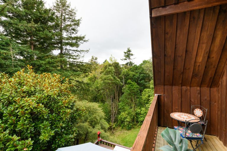 Photo of property in 43 Springdale Grove, Fitzherbert, Palmerston North, 4410