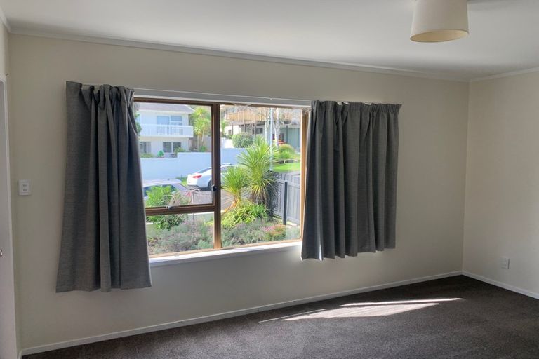 Photo of property in 7 Pluto Place, Beach Haven, Auckland, 0626