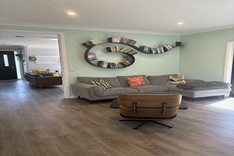 Photo of property in 39 Heynes Place, Clive, 4102