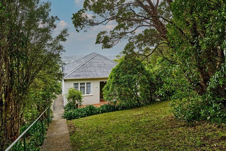 Photo of property in 11 Alexandra Road, Roseneath, Wellington, 6021