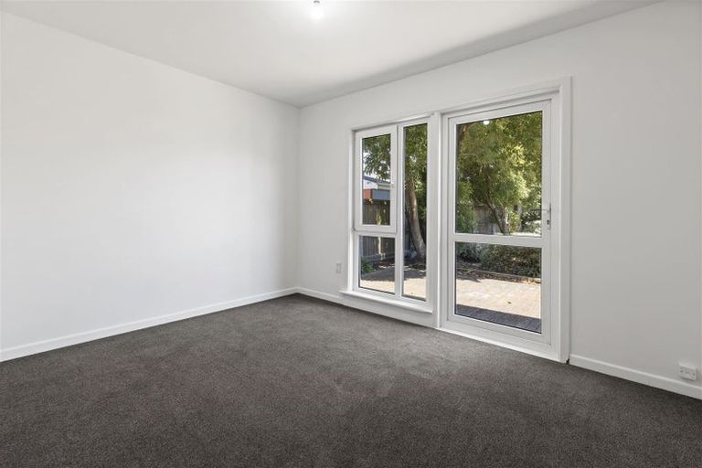 Photo of property in 5 Brookby Crescent, Avonhead, Christchurch, 8042