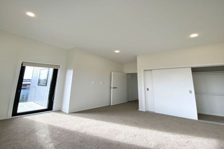 Photo of property in 21 Tahingamanu Road, Hobsonville, Auckland, 0616