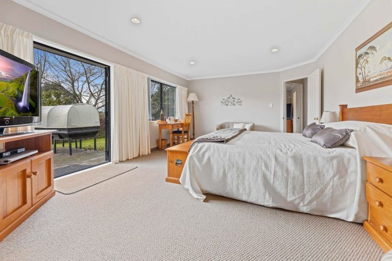 Photo of property in 43 Kinder Street, Acacia Bay, Taupo, 3330