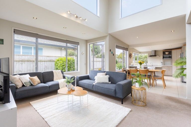 Photo of property in 8 Metzenthin Close, Raumati South, Paraparaumu, 5032