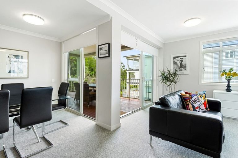 Photo of property in 30 Eaves Bush Parade, Orewa, 0931