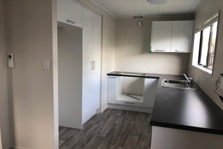 Photo of property in 1/18 Waiari Road, Conifer Grove, Takanini, 2112