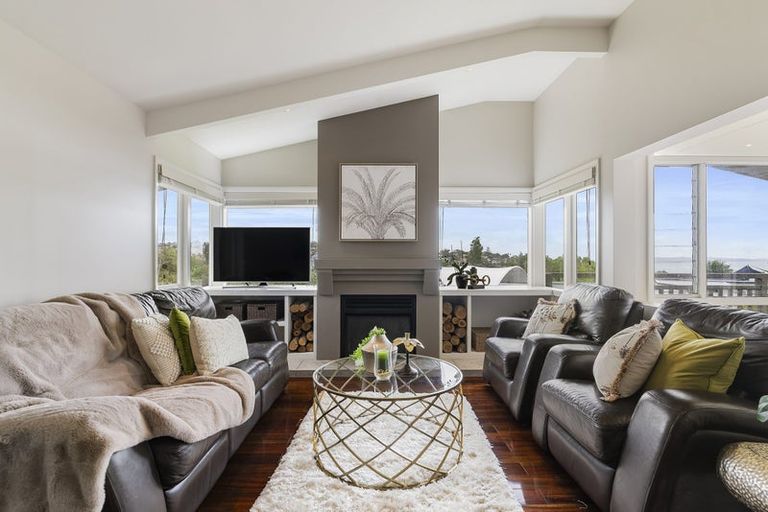 Photo of property in 104 Mellons Bay Road, Mellons Bay, Auckland, 2014