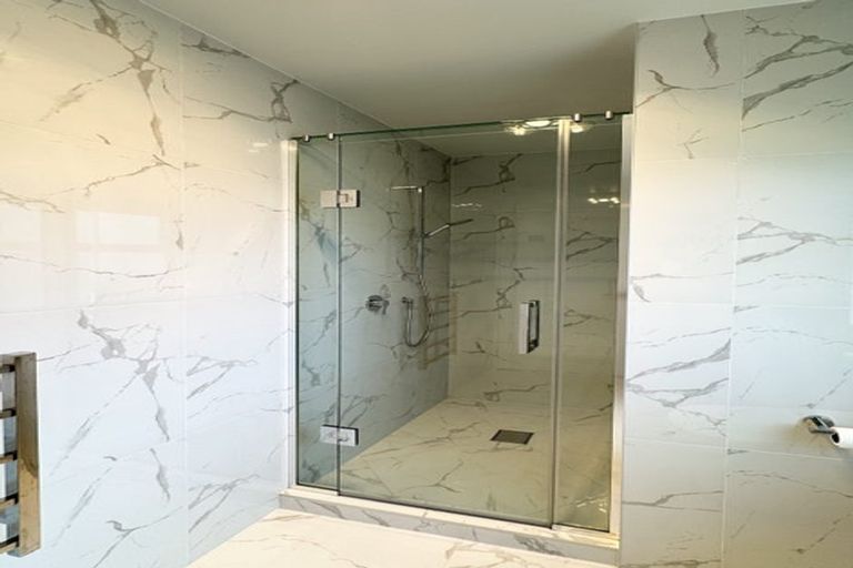 Photo of property in 6b St Catherine Crescent, West Harbour, Auckland, 0618