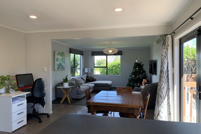 Photo of property in 9 Patrice Place, Massey, Auckland, 0614