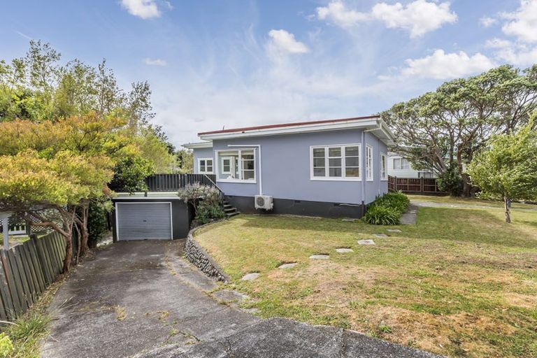 Photo of property in 18 Hampton Hill Road, Tawa, Wellington, 5028