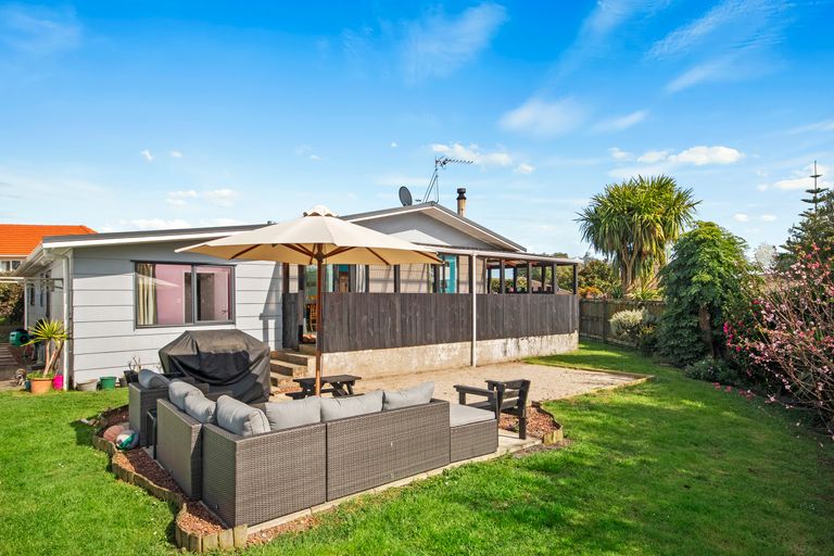 Photo of property in 106 Queen Street, Waiuku, 2123