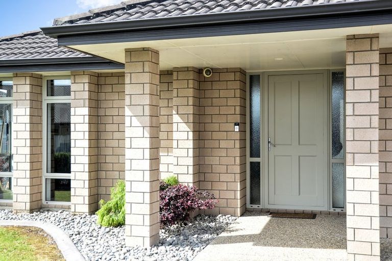 Photo of property in 11 Te Ironui Place, Huntington, Hamilton, 3210