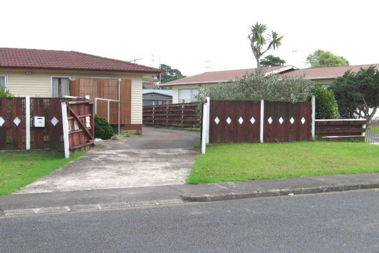 Photo of property in 13 Huruhuru Road, Massey, Auckland, 0614