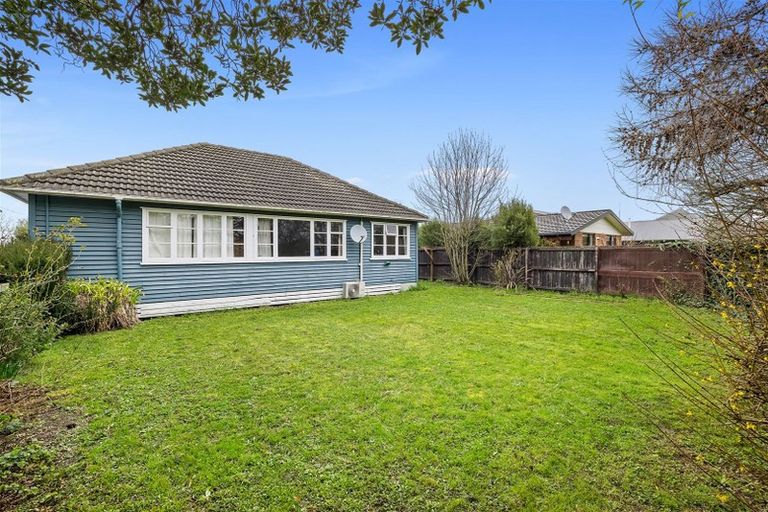 Photo of property in 1/13 Pitcairn Crescent, Bryndwr, Christchurch, 8053