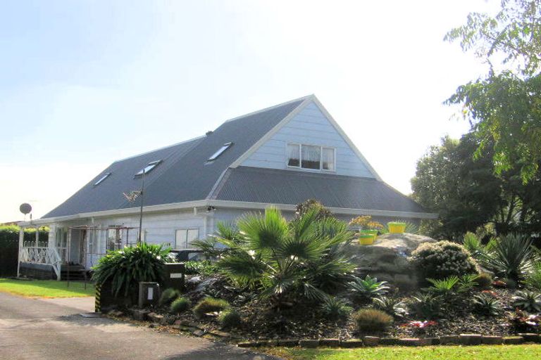 Photo of property in 17 Leven Lane, Totara Heights, Auckland, 2105