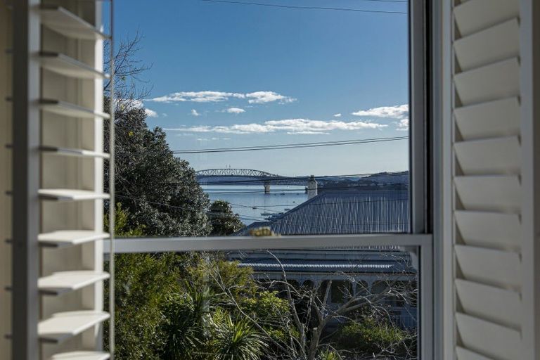 Photo of property in 43 Stanley Point Road, Stanley Point, Auckland, 0624