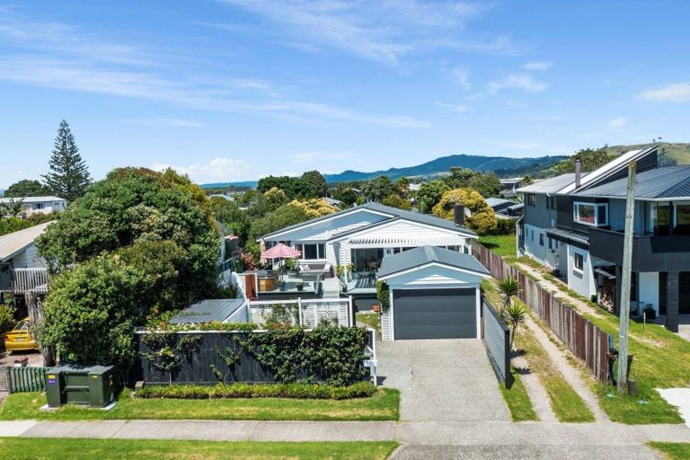 Photo of property in 932a Papamoa Beach Road, Papamoa Beach, Papamoa, 3118