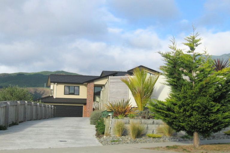 Photo of property in 41 Quadrant Heights, Paraparaumu, 5032