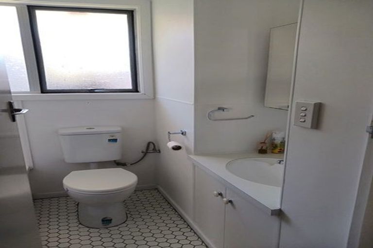 Photo of property in 1a Ruamahanga Crescent, Terrace End, Palmerston North, 4410