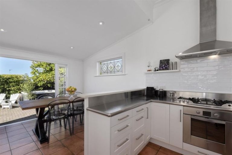 Photo of property in 1/86 Birkenhead Avenue, Birkenhead, Auckland, 0626