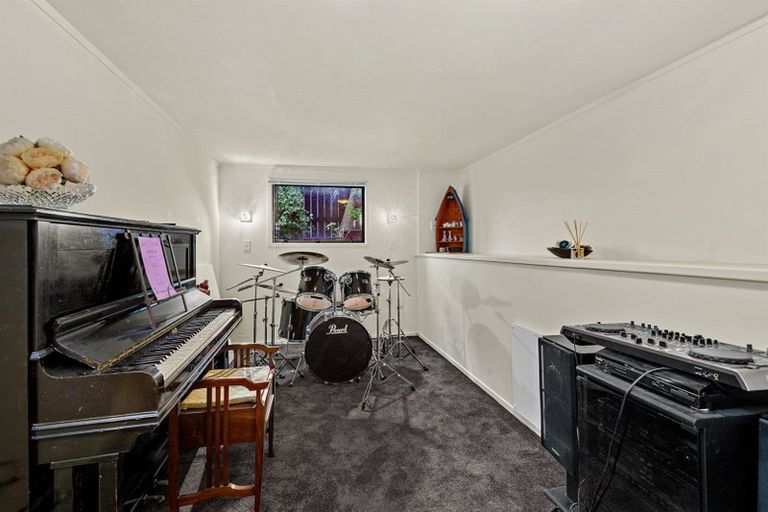 Photo of property in 1/36 Seaview Road, Castor Bay, Auckland, 0620