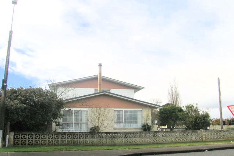 Photo of property in 2 Folkestone Drive, Flaxmere, Hastings, 4120