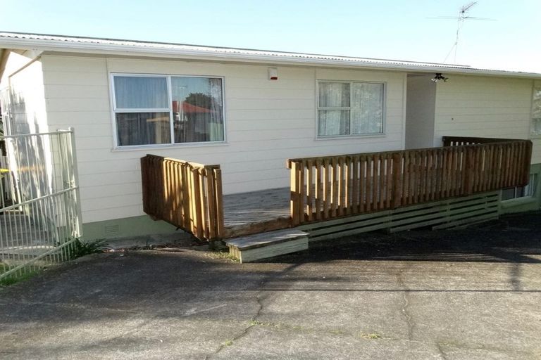 Photo of property in 28 Felgrove Street, Glendene, Auckland, 0602