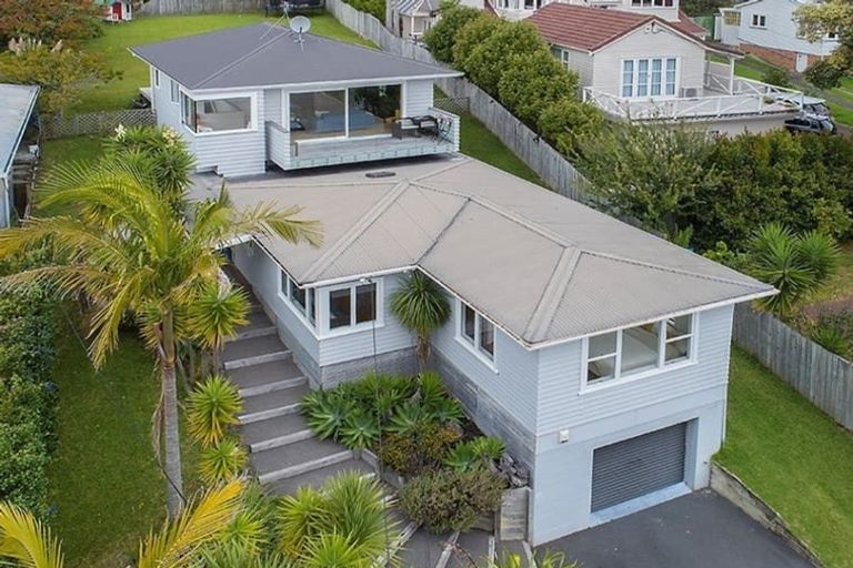 Photo of property in 584 Beach Road, Rothesay Bay, Auckland, 0630
