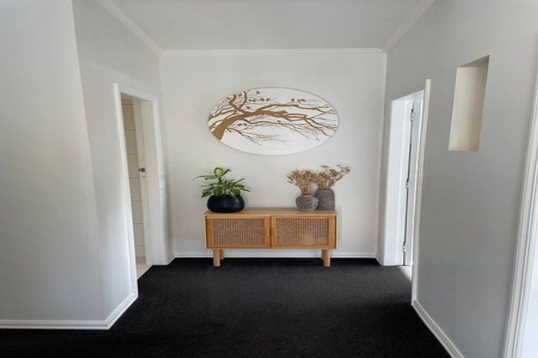 Photo of property in 6 Fendalton Crescent, Pinehaven, Upper Hutt, 5019