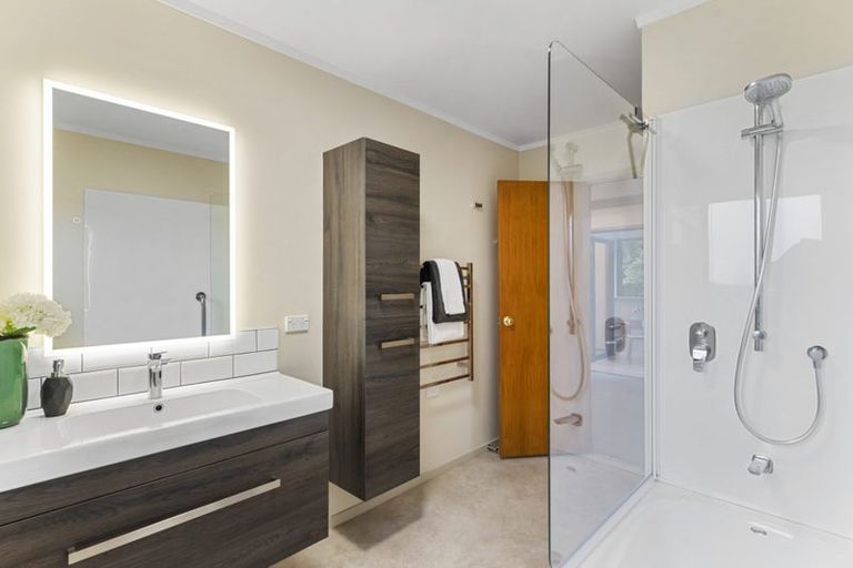 Photo of property in 49 Bellbird Rise, Murrays Bay, Auckland, 0630