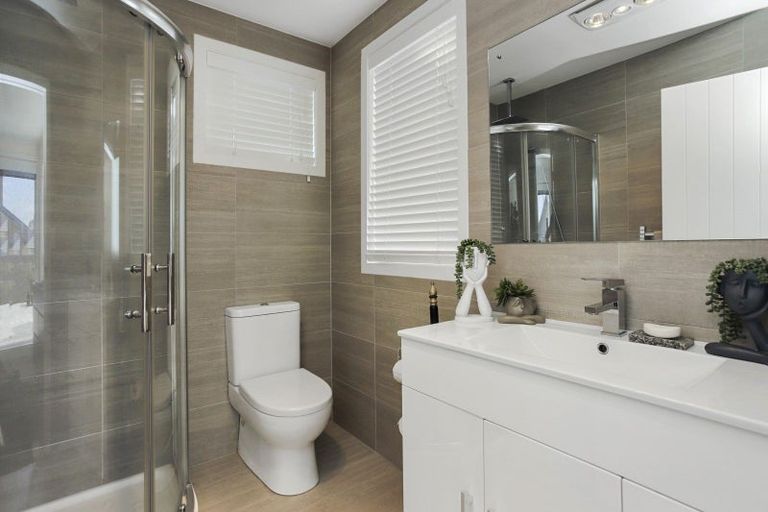 Photo of property in 10 Ararata Lane, Mangere Bridge, Auckland, 2022