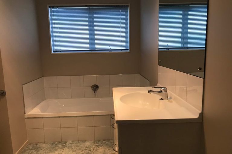 Photo of property in 39 Ponderosa Drive, Oteha, Auckland, 0632