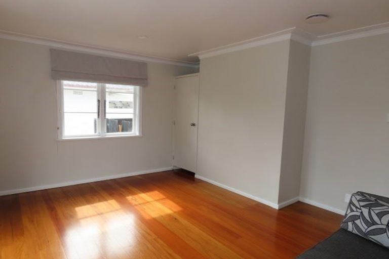 Photo of property in 9 Glengarry Road, Glen Eden, Auckland, 0602