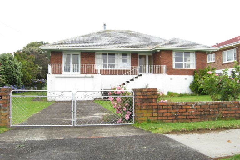 Photo of property in 53 Kiwi Esplanade, Mangere Bridge, Auckland, 2022