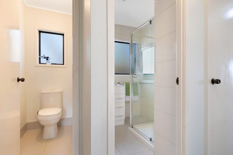 Photo of property in 2/31 Rangeview Road, Sunnyvale, Auckland, 0612