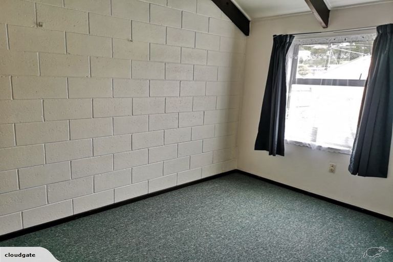 Photo of property in Lynbrae Court Flats, 20/4 Dr Taylor Terrace, Johnsonville, Wellington, 6037