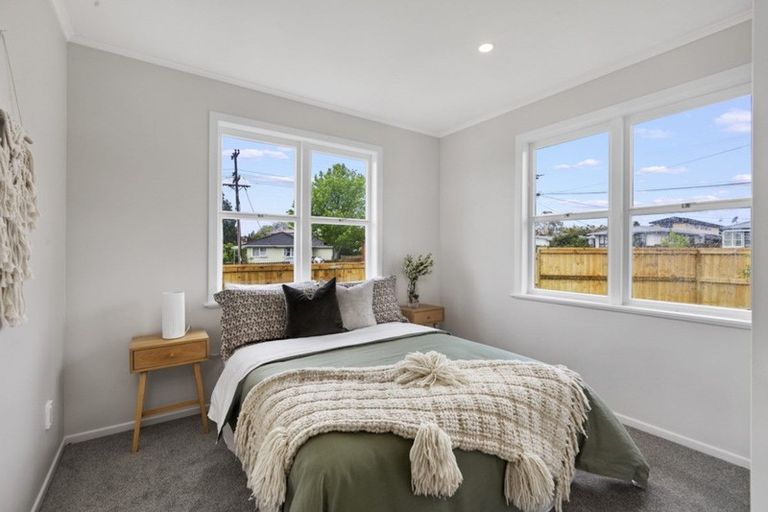 Photo of property in 1/3 Daphne Street, Kelston, Auckland, 0602