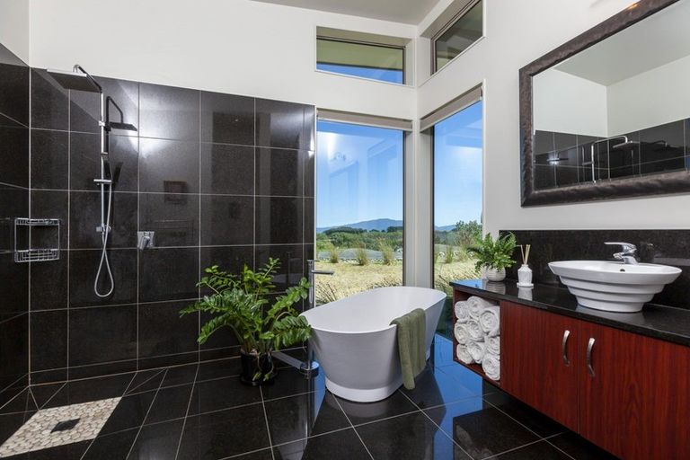 Photo of property in 187 Peka Peka Road, Peka Peka, Waikanae, 5391