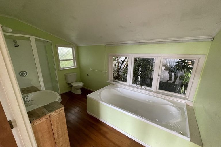 Photo of property in 27 Waikite Road, Welcome Bay, Tauranga, 3112