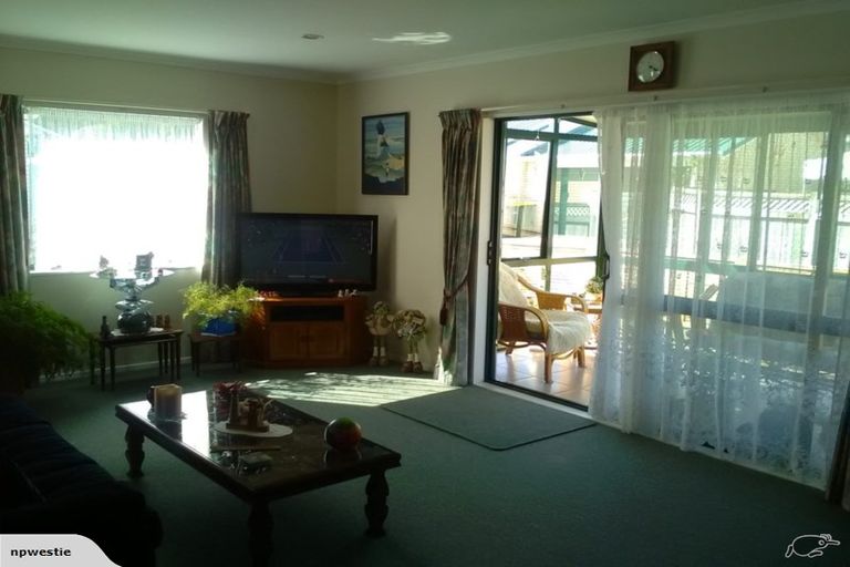 Photo of property in 3a Simons Street, Moturoa, New Plymouth, 4310