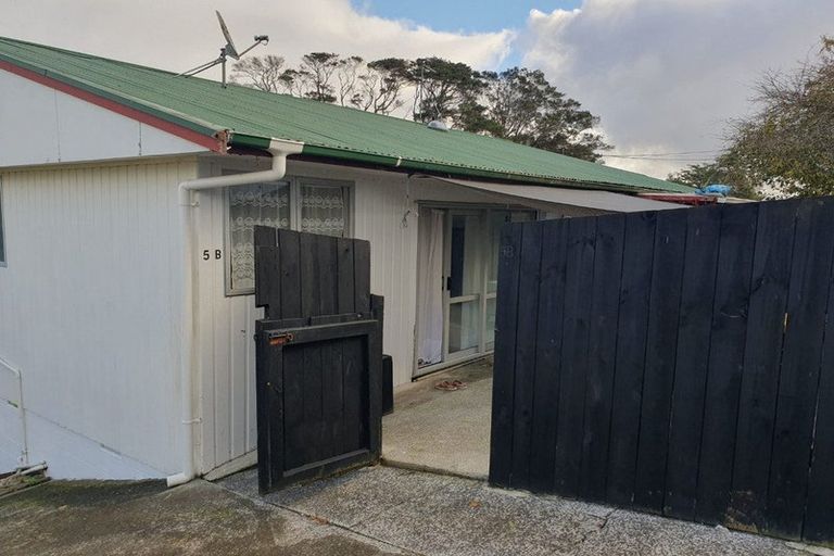 Photo of property in 2/5 Oates Road, Glen Eden, Auckland, 0602